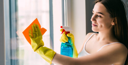 blog-Detergenti-professionali-e-pulizia-dei-vetri-i-segreti-per-superfici-pulite-e-brillanti-midor