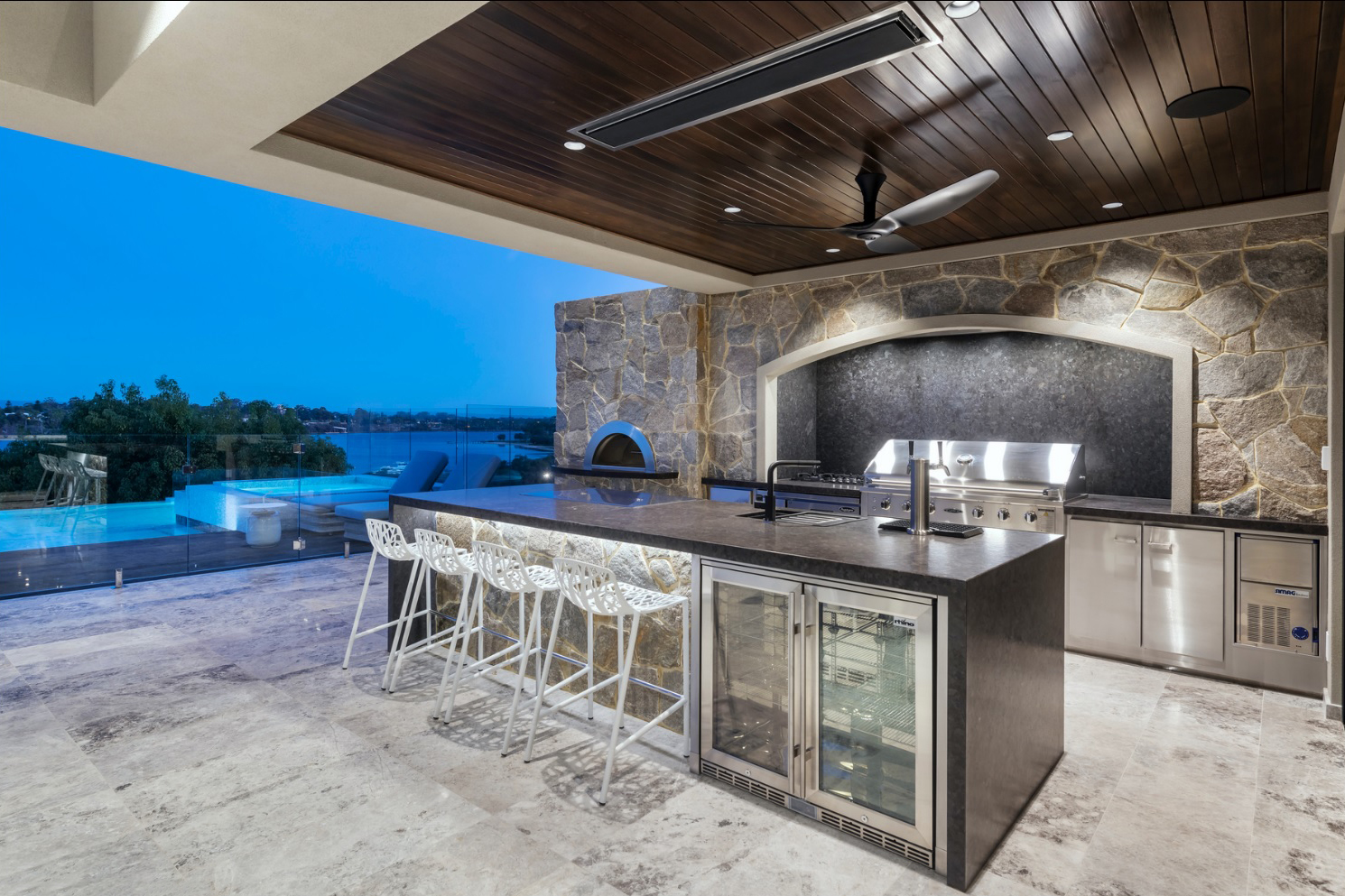 Cucina splendente con prodotti Midor