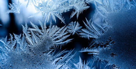 Neve e ghiaccio sui vetri