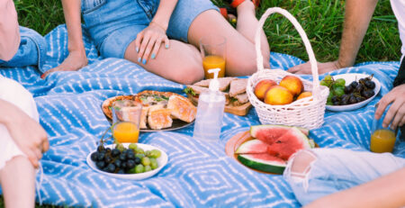 Piknik aperto piatti plastica e bicchieri compostabili