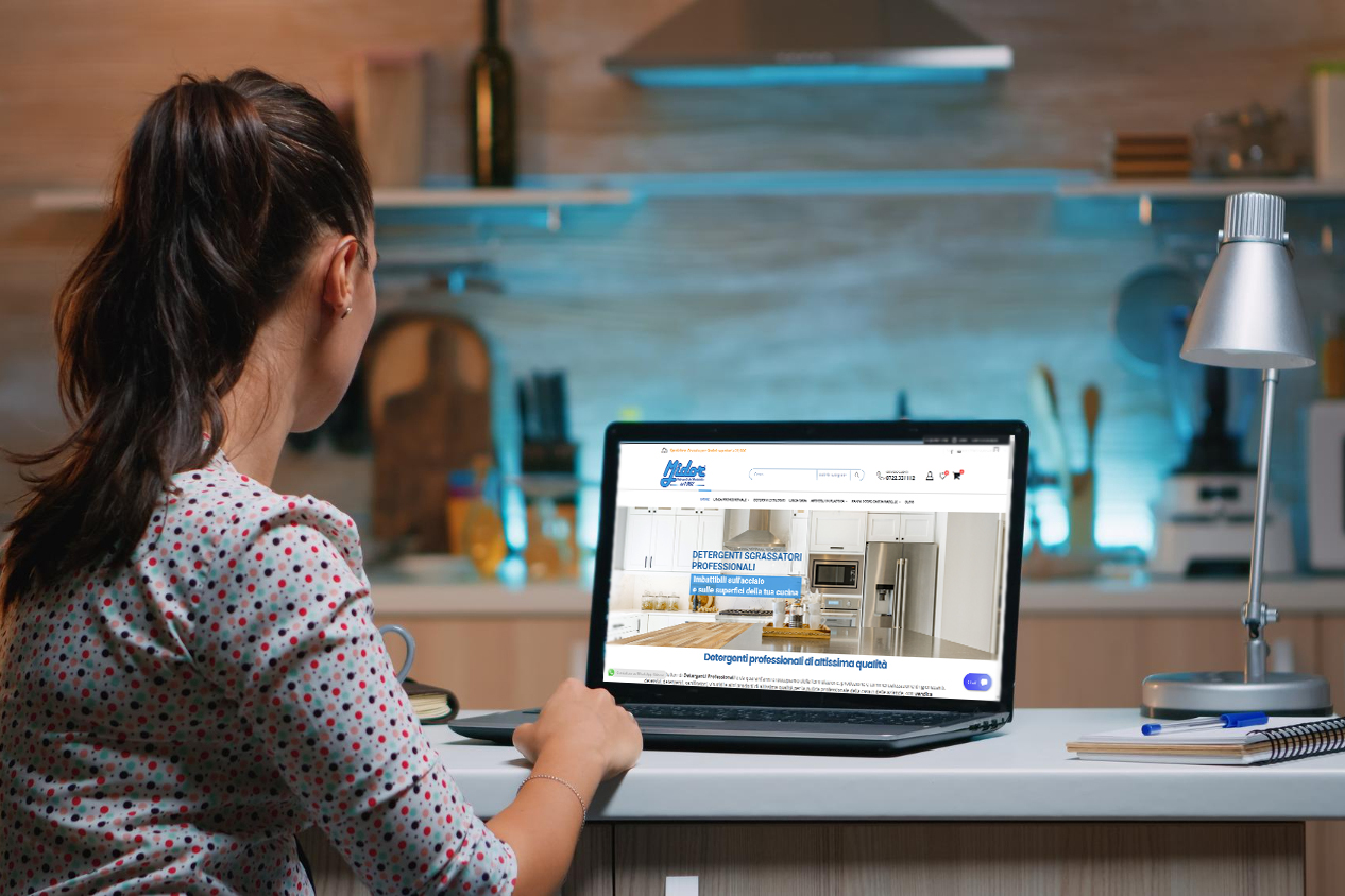 Come pulire smartphone e monitor con i prodotti Midor
