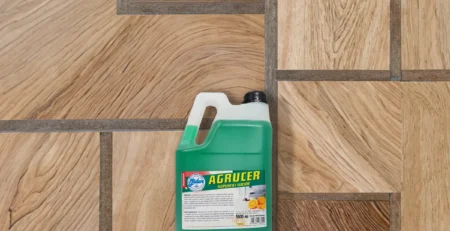 Detergente per legno Agrucer per pulire parquet