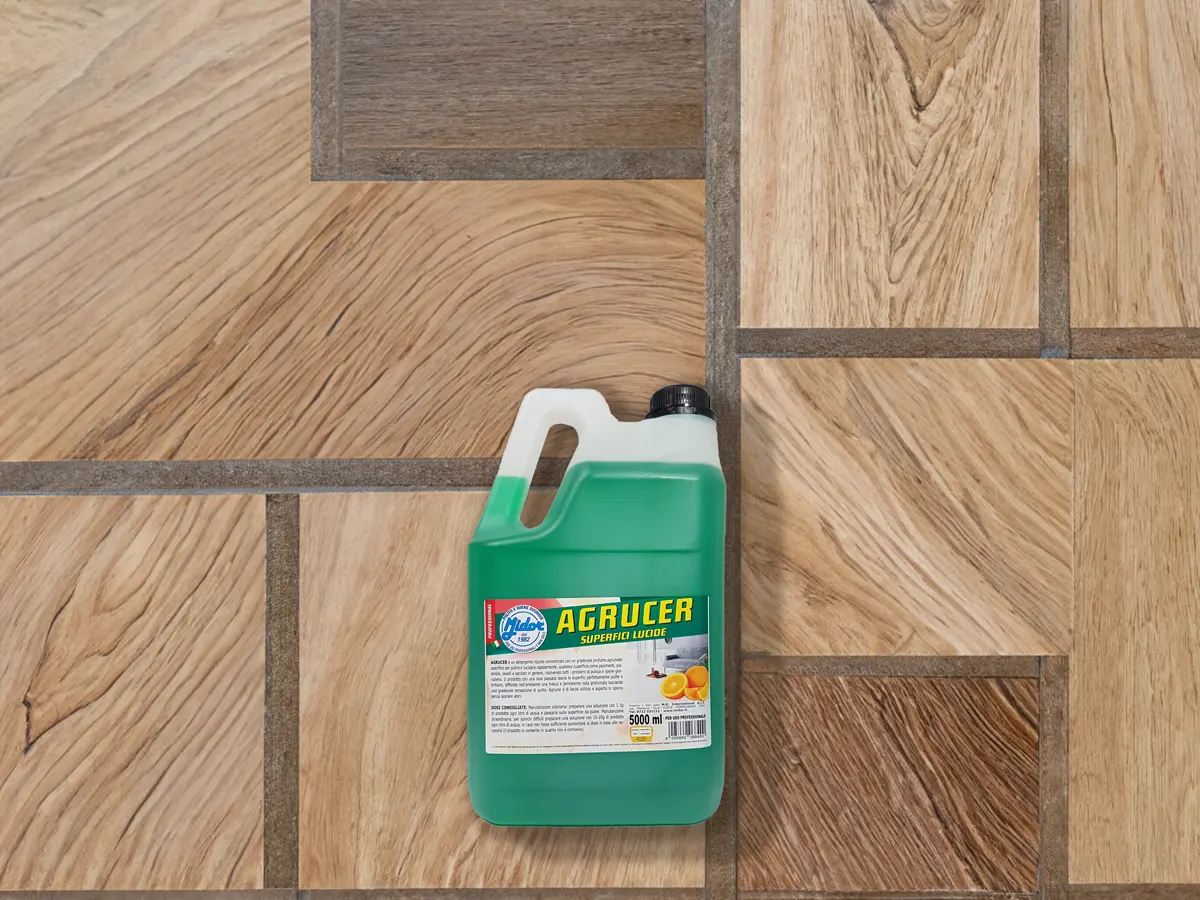 Detergente per legno Agrucer per pulire parquet