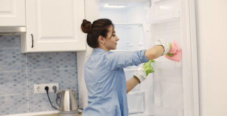 Come pulire il frigorifero con i prodotti Midor
