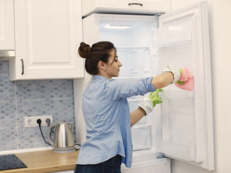 Come pulire il frigorifero con i prodotti Midor